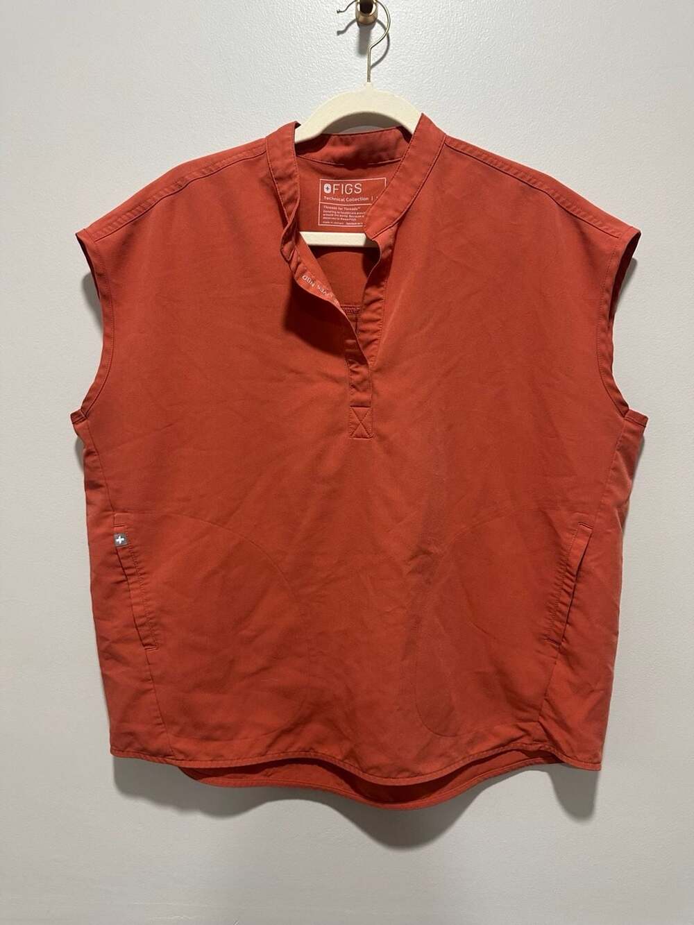 FIGS Rafaela Technical Collection Size M Rust Orange Scrub Top